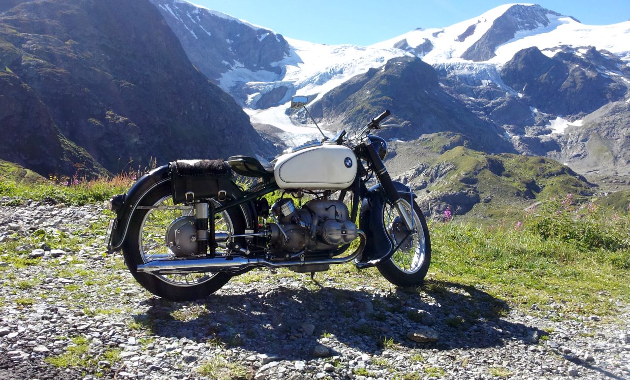 BMW R67/2... im Hintergrund der Steingletscher